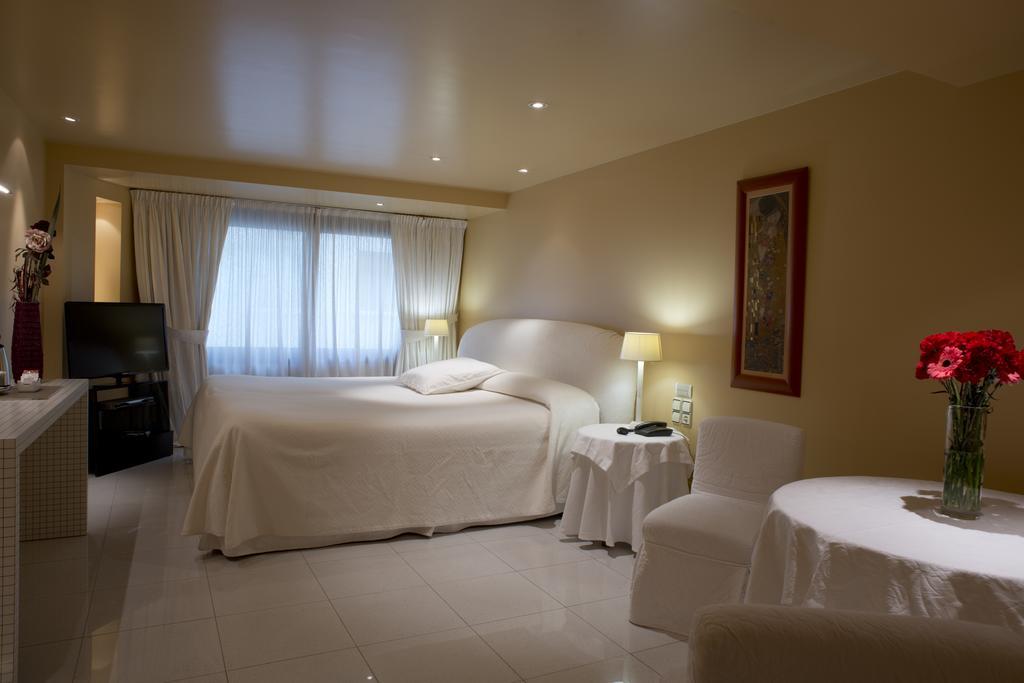 A Casa Canut Hotel Gastronòmic Les Escalades Exterior foto A room at the hotel