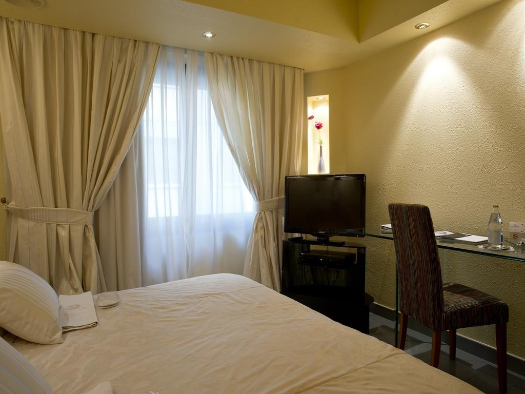 A Casa Canut Hotel Gastronòmic Les Escalades Exterior foto A room at the hotel