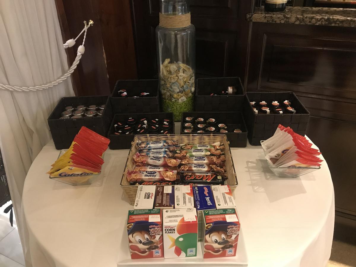 A Casa Canut Hotel Gastronòmic Les Escalades Exterior foto A selection of Swiss International's inflight snacks
